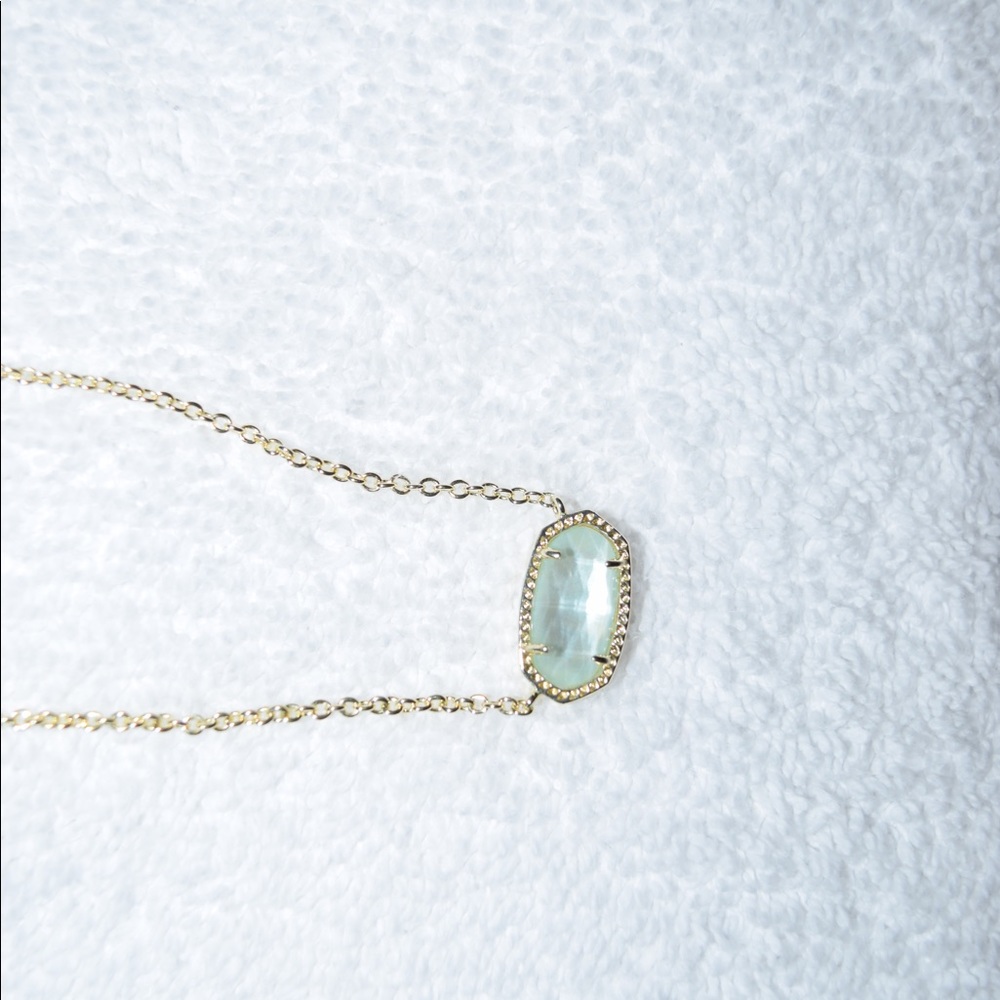 Kendra Scott necklace